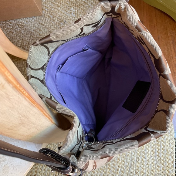 Authentic COACH signature shoulder bag EUC - Picture 6 of 9